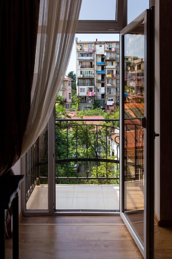 Apartments In The Historical Center Of Batumi, Near The Seaside Park ภายนอก รูปภาพ