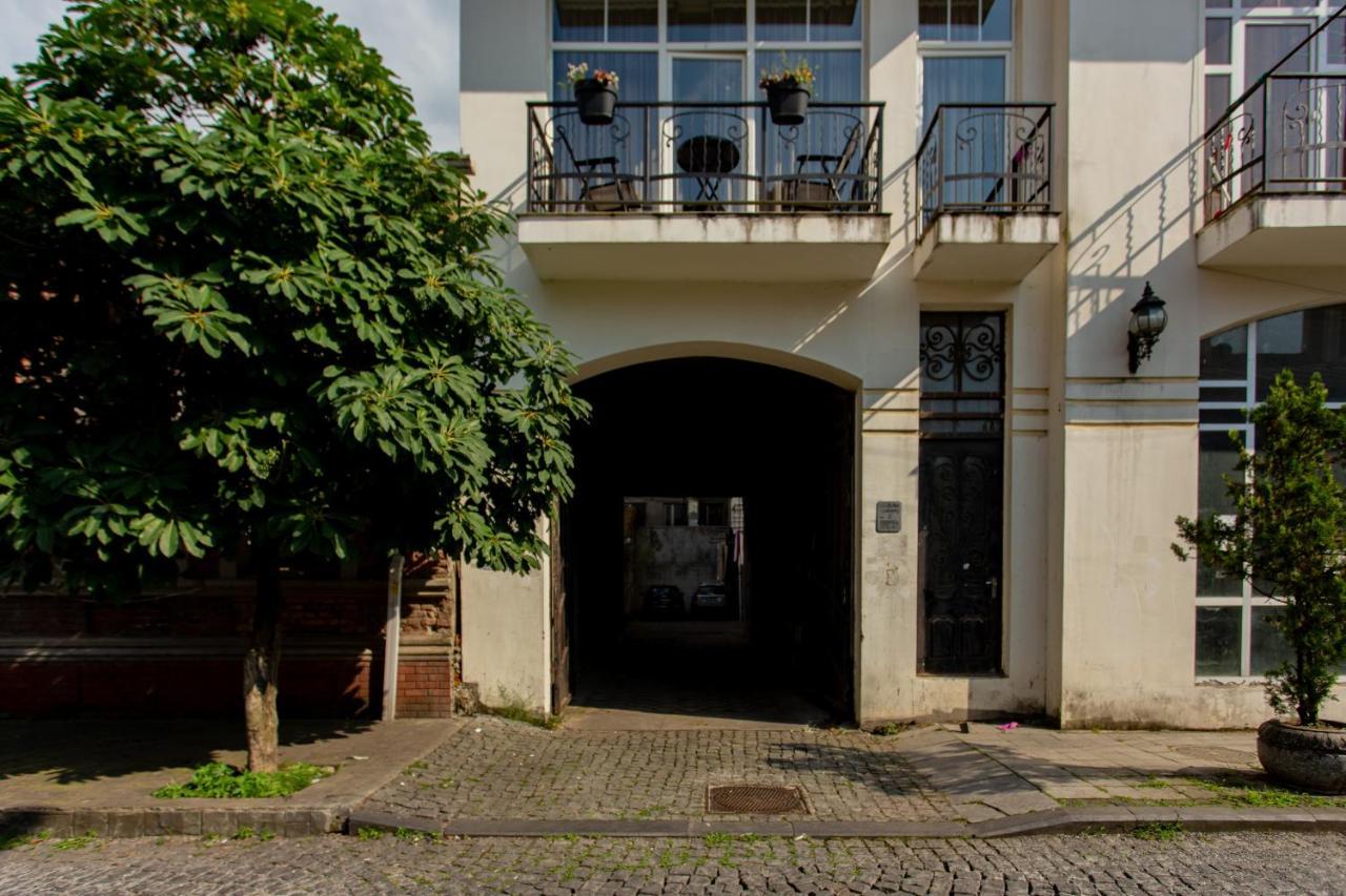 Apartments In The Historical Center Of Batumi, Near The Seaside Park ภายนอก รูปภาพ
