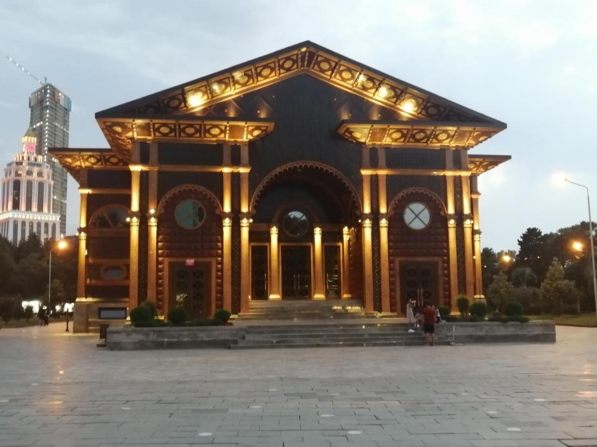 Apartments In The Historical Center Of Batumi, Near The Seaside Park ภายนอก รูปภาพ